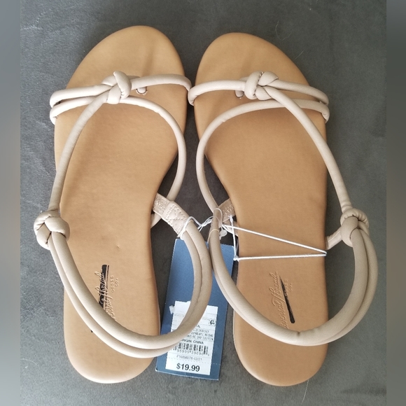 Universal Thread Petal Tubular Sandals - Picture 3 of 4